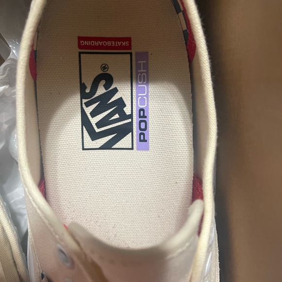 Vans - Picture 3 of 4